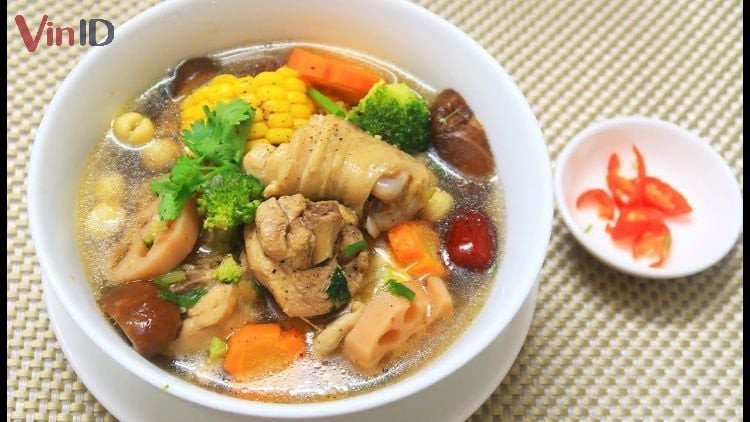 Thành phẩm canh gà tiềm ngũ quả thơm lừng, bổ dưỡng Thành phẩm canh gà tiềm ngũ quả thơm lừng, bổ dưỡng