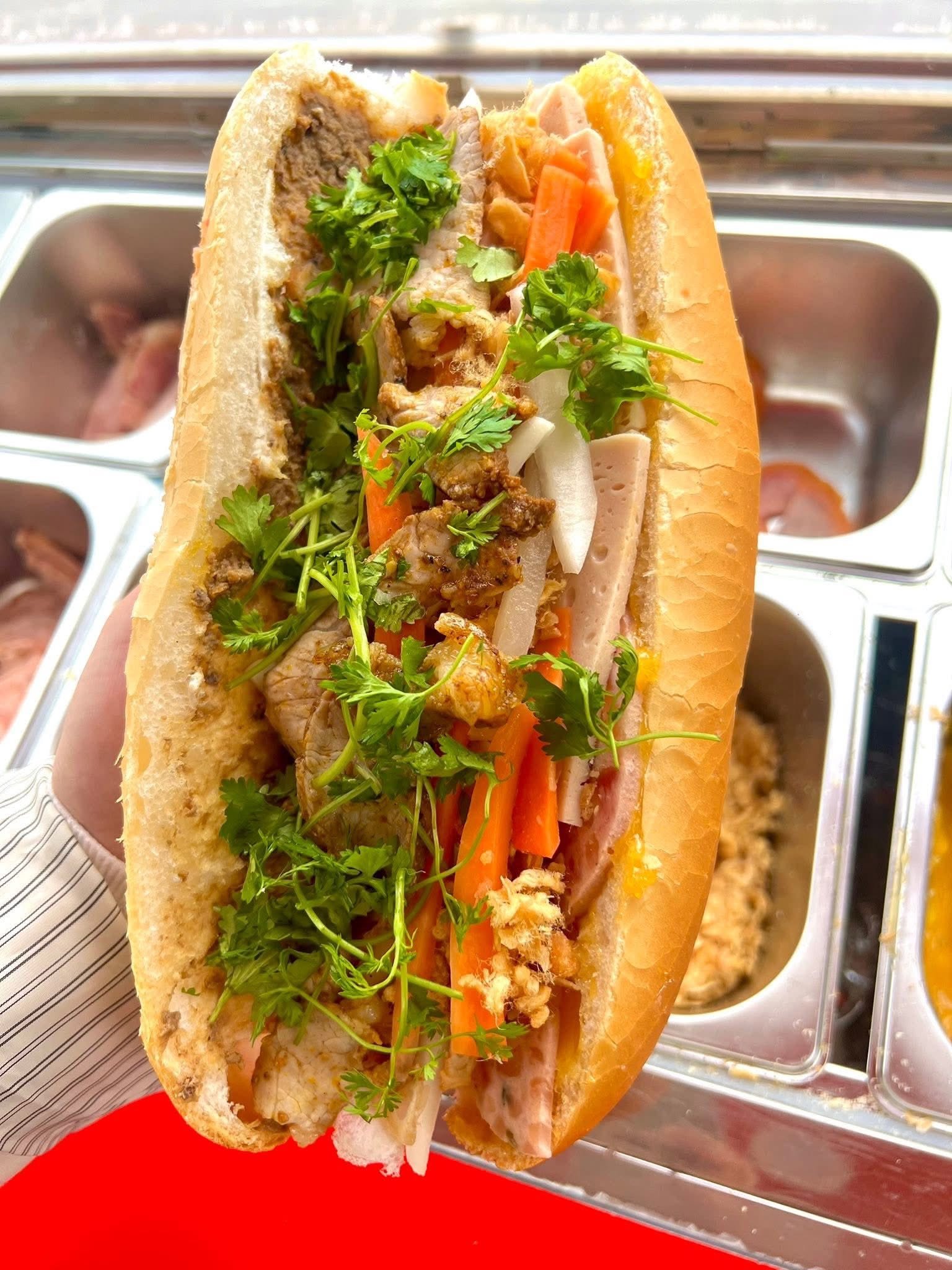 Hướng dẫn muối đồ chua ăn bánh mì giòn lâu không bị mềm
