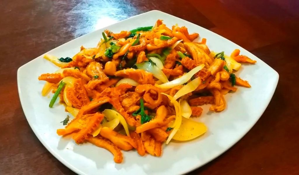 Món lòng bò xào cà ri đậm đà, hấp dẫn với độ mềm vừa phải