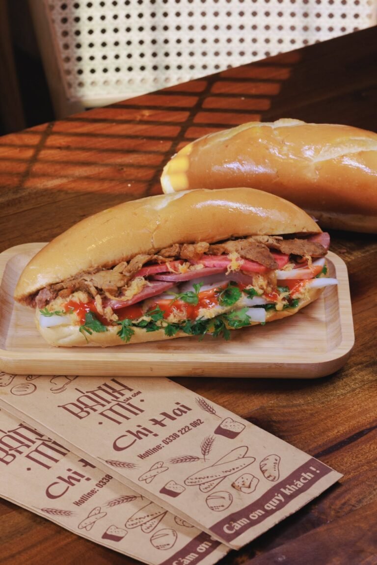 Chuyen gia giai dap co nen an banh mi truoc khi uong ruou