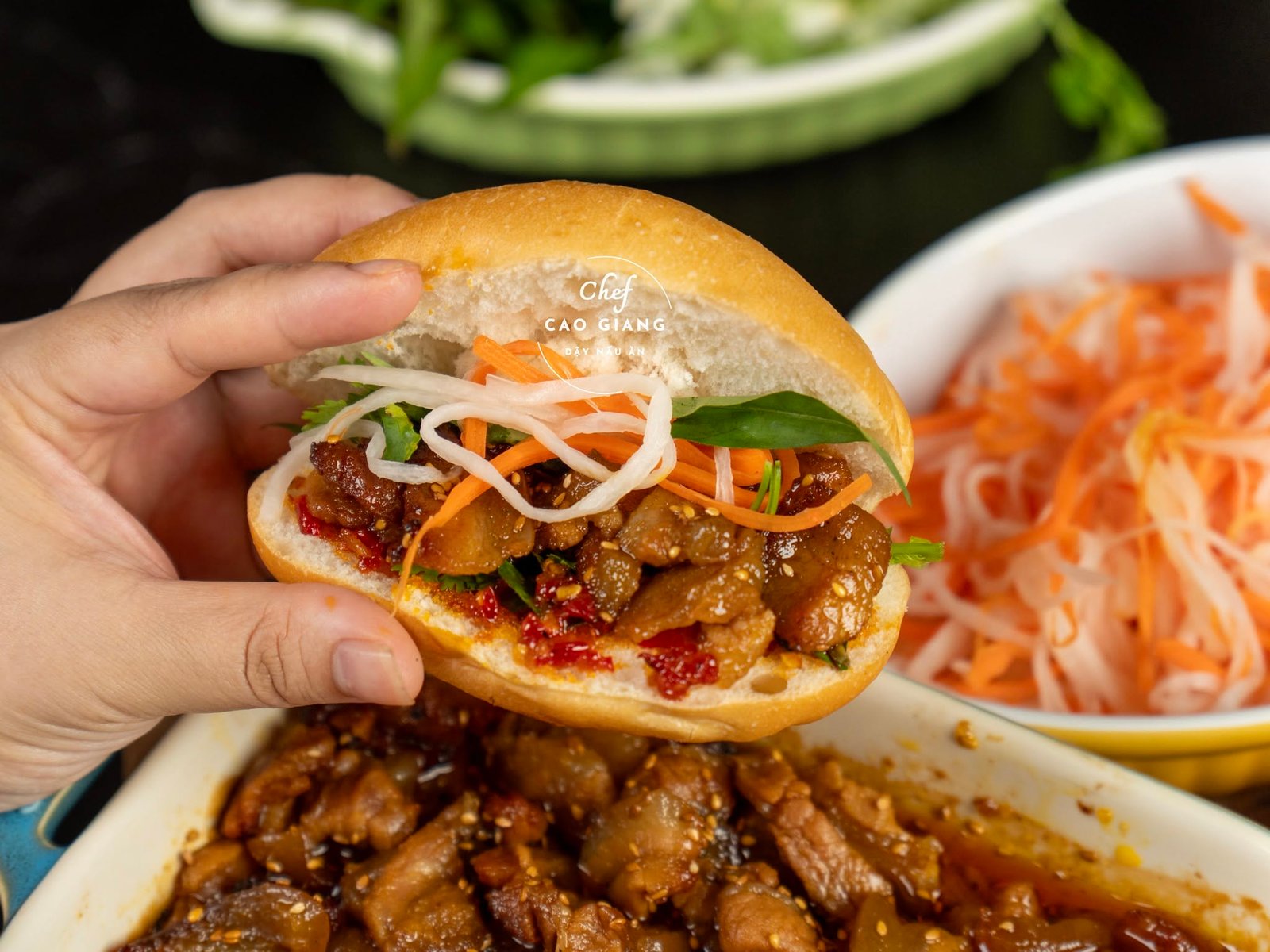 Bánh mì thịt xíu Huế truyền thống hấp dẫn