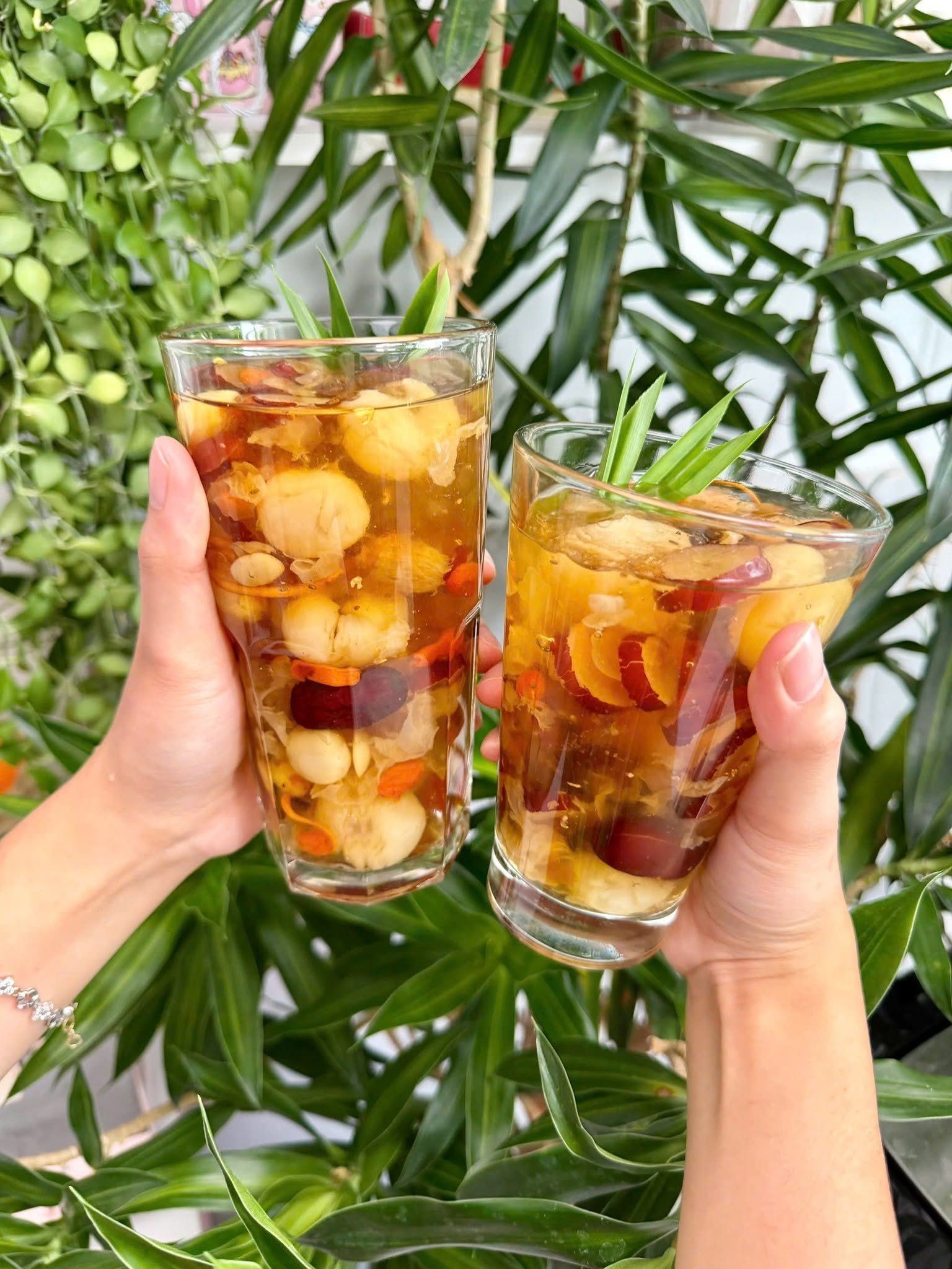 Bật mí cách nấu chè nấm tuyết hạt sen thanh nhẹ cho ngày hè 3 Bật mí cách nấu chè nấm tuyết hạt sen thanh nhẹ cho ngày hè