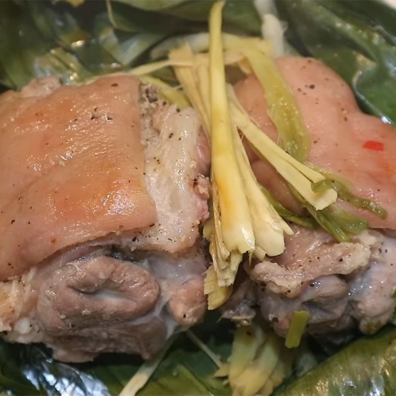Hướng dẫn cách làm thịt ủ muối bằng nồi cơm điện dễ dàng 7 Thịt ủ muối thái lát sẵn sàng để thưởng thức