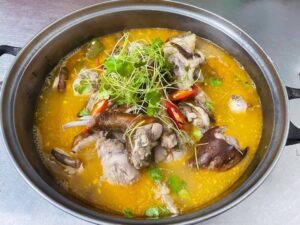 Kham Pha Cach Nau Lau Meo Nuoc Dua Sang Tao Voi Rau Cu Theo Mua