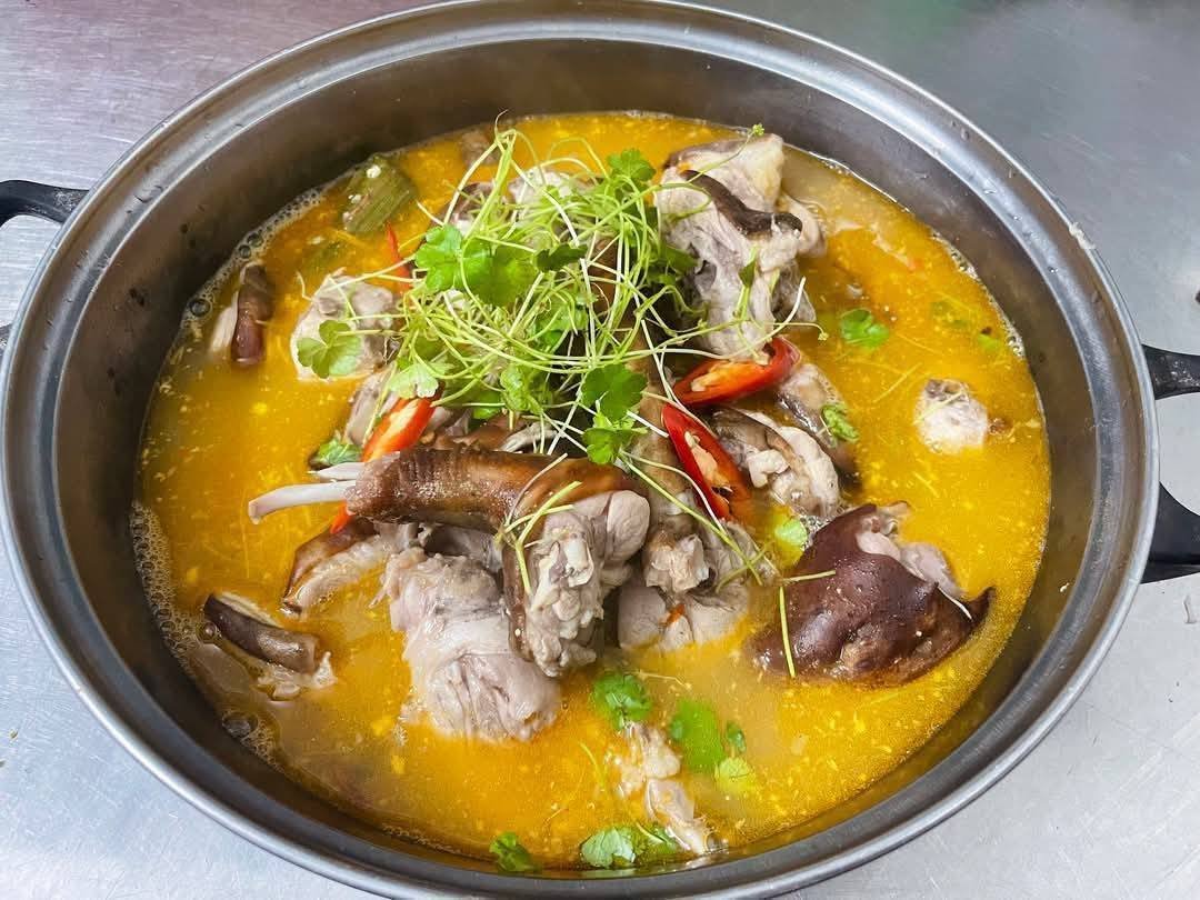 Kham Pha Cach Nau Lau Meo Nuoc Dua Sang Tao Voi Rau Cu Theo Mua